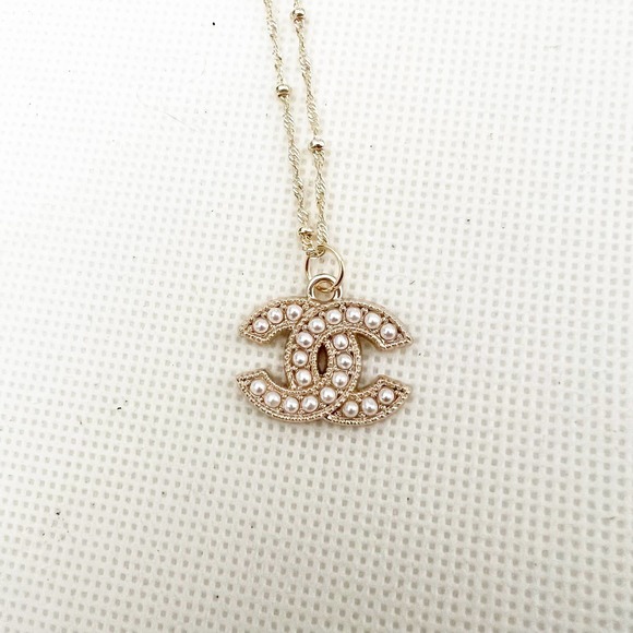 Upcycled Authentic CHANEL Pearl CC Pendant - Picture 4 of 6